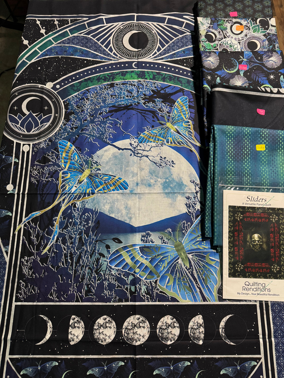 1. Sliders quilt kit. La Luna